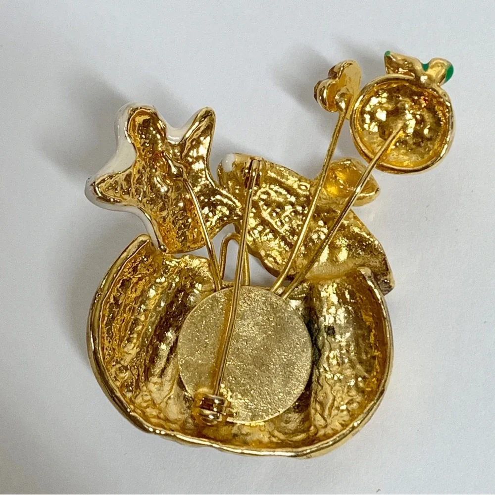 N/A halloween brooch